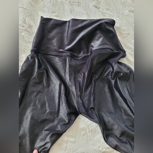 Bombshell Sportswear MP Gloss Leggings - Picture 4 of 4